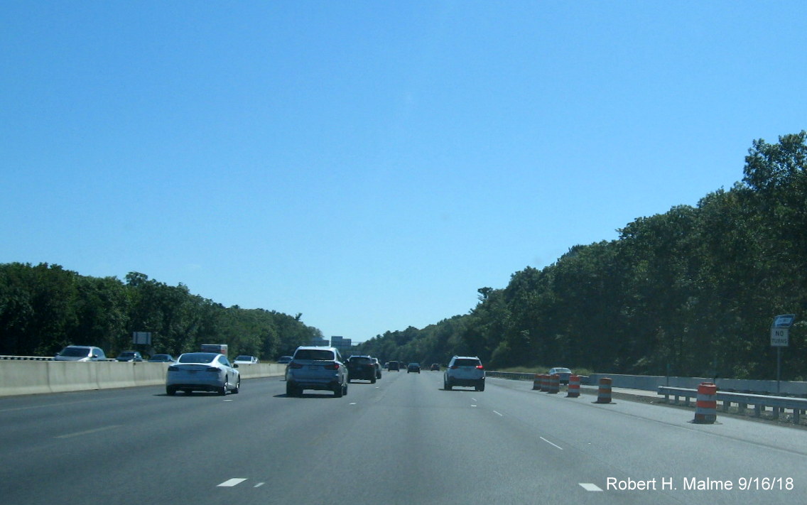 Image of open four lanes of traffic approaching Kendrick St on-ramp on I-95 South in Add-A-Lane Project work zone in Needham