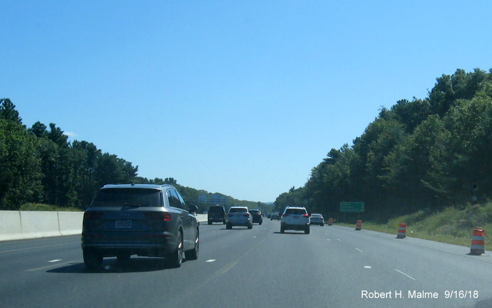 Image of traffic using all four lanes on I-95 South in Add-A-Lane Project work zone beyond Kendrick St in Needham