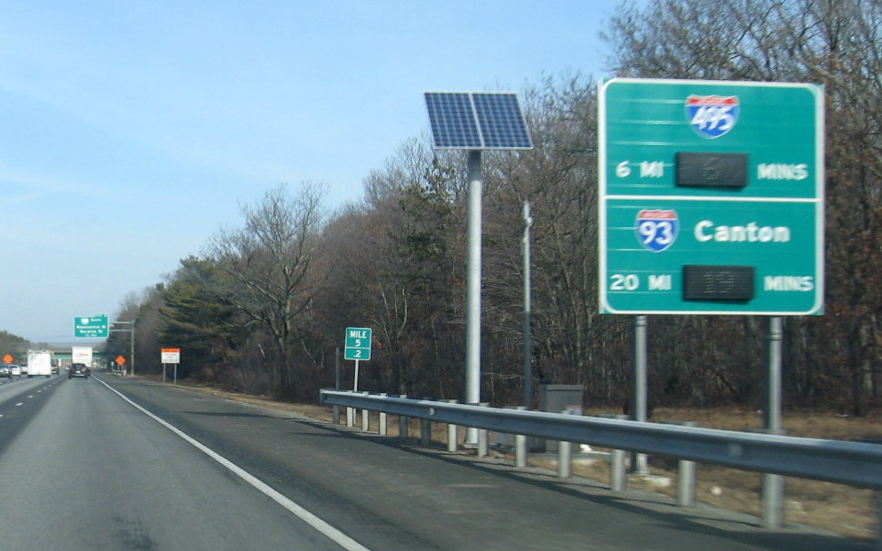 Image of activated Real Time traffic sign before I-295 exit on I-95 North in Attleboro