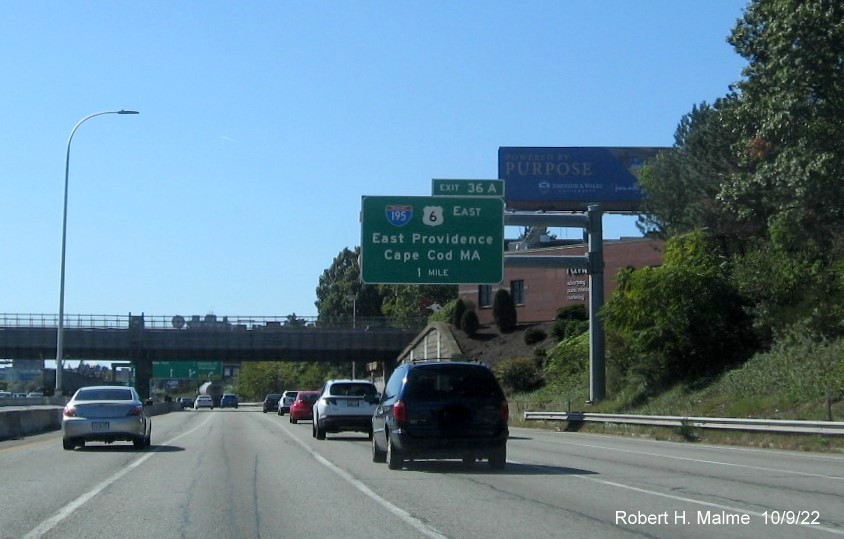 Image of 1 mile advance sign for I-195/US 6 East exit with new milepost based exit number on I-95 South in Providence, October 2022