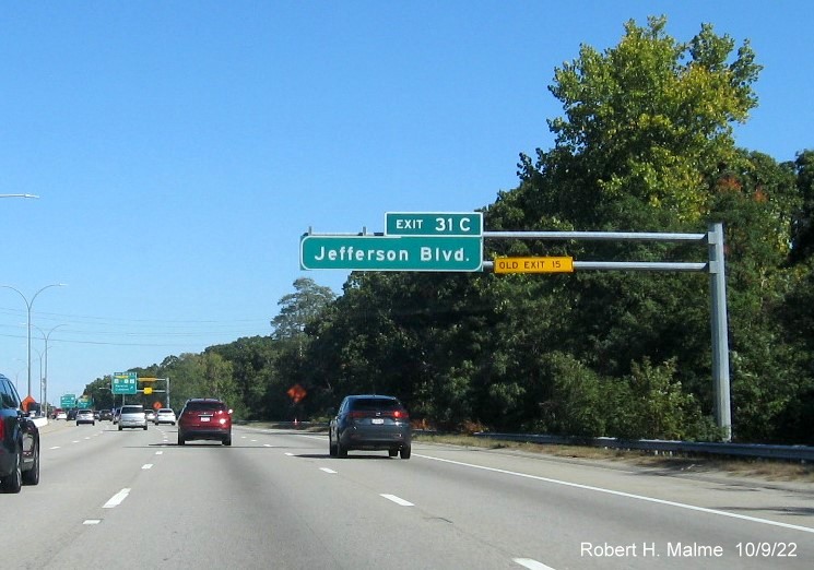 Image of 1 mile advance sign for Jefferson Blvd. and RI 37 exits with new milepost based exit numbers and yellow Old Exits 14-15 sign on gantry arm on I-95 North in Warwick, October 2022