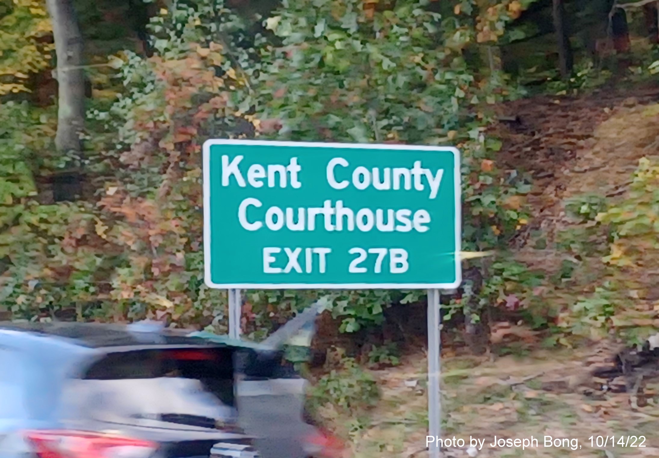 Image of bridge mounted 1/2 mile advance sign for RI 117 exit with new milepost based exit number on I-95 North in Warwick, photo by Joseph Bong, October 2022