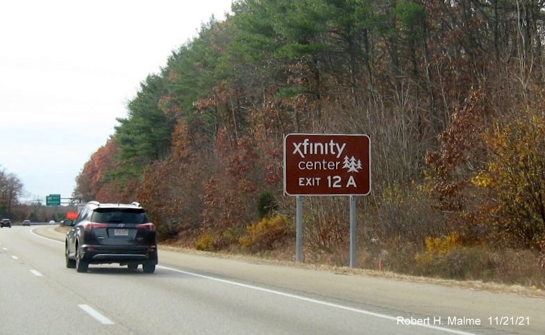 Recently placed brown auxiliary sign for I-495 South exit on I-95 South in Foxboro, November 2021