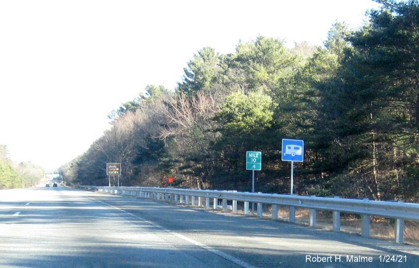 Image of orange contractor tag marking future site of 1 mile advance overhead sign for I-495 exits on I-95 North in Mansfield, January 2021