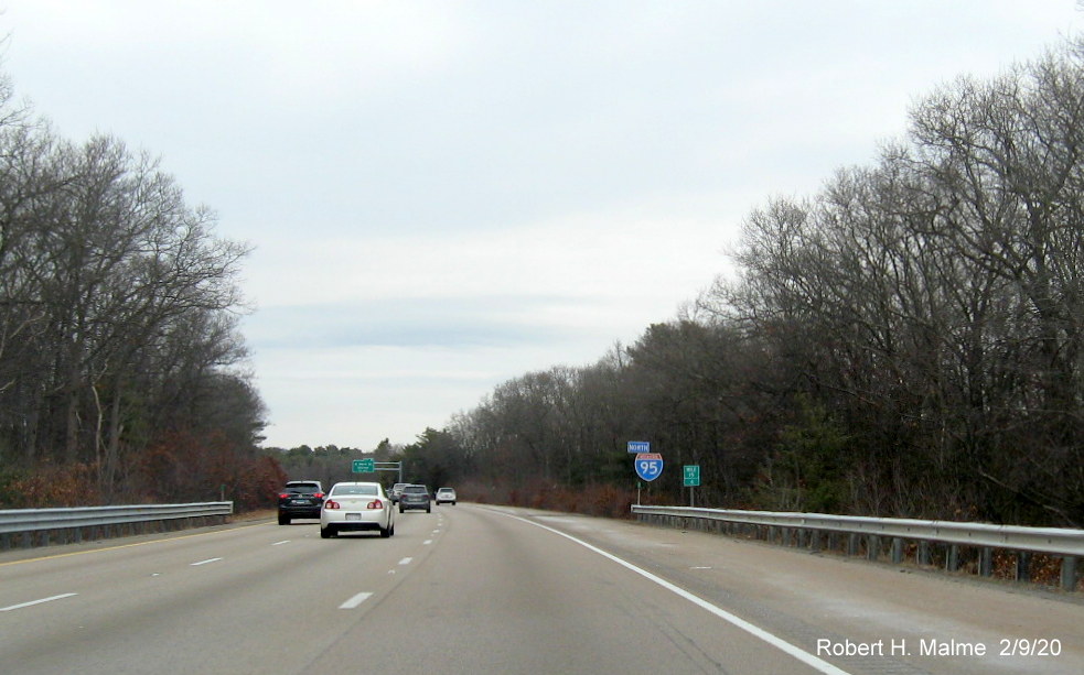 Image of replacement North I-95 reassurance marker before South Main Street exit in Foxboro