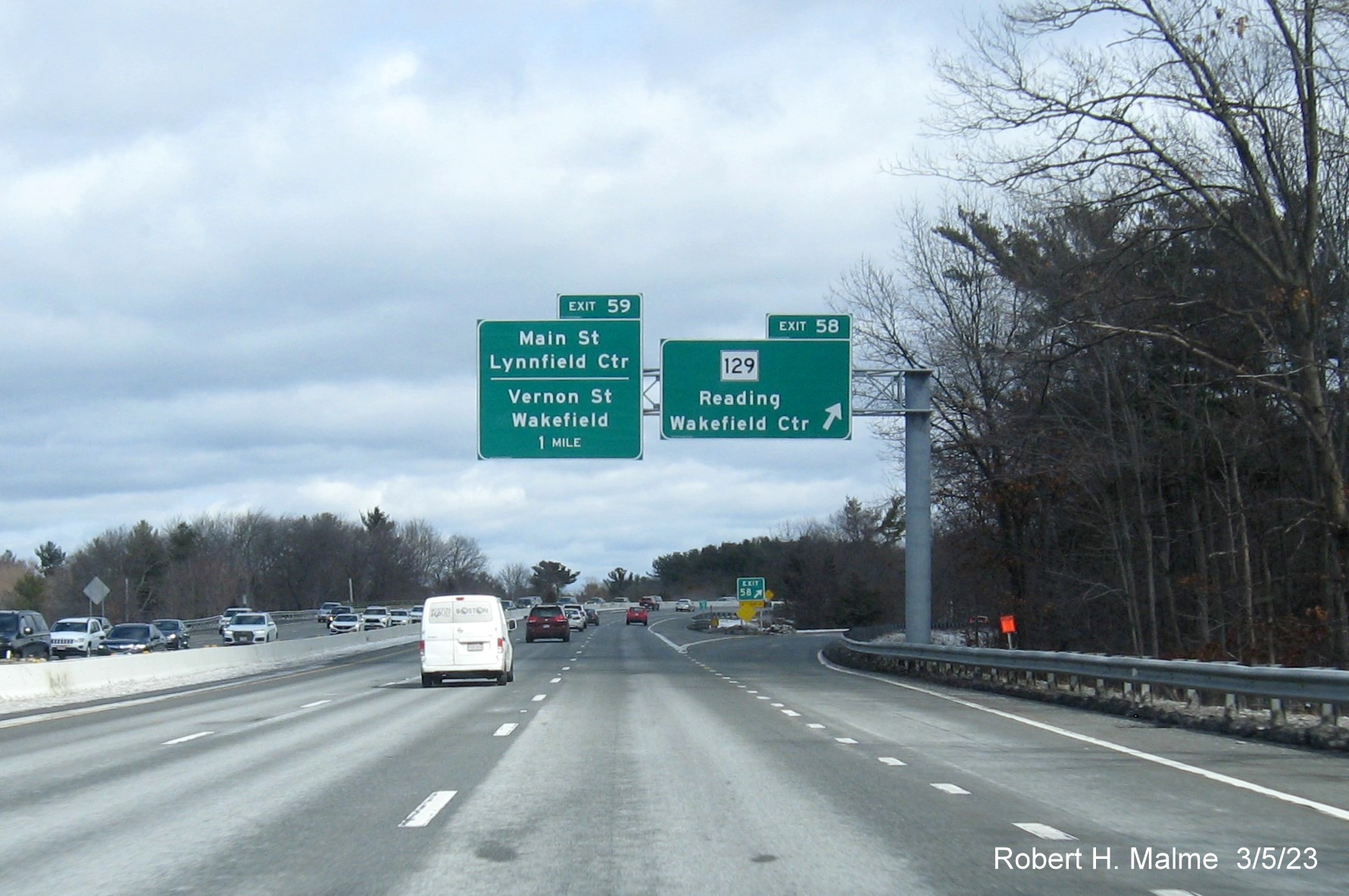Image of recently placed 1 mile advance overhead sign for MA 129 exit on
                                     I-95/MA 128 North in Wakefield, March 2023
