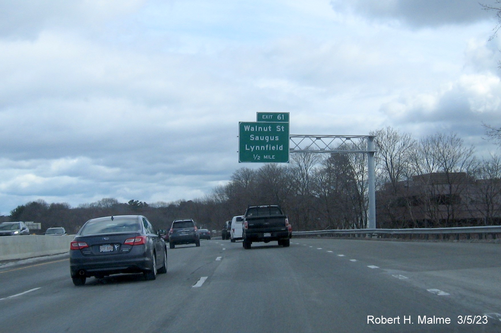 Image of recently placed 1 mile advance overhead sign for MA 129 exit on
                                     I-95/MA 128 North in Lynnfield, March 2023