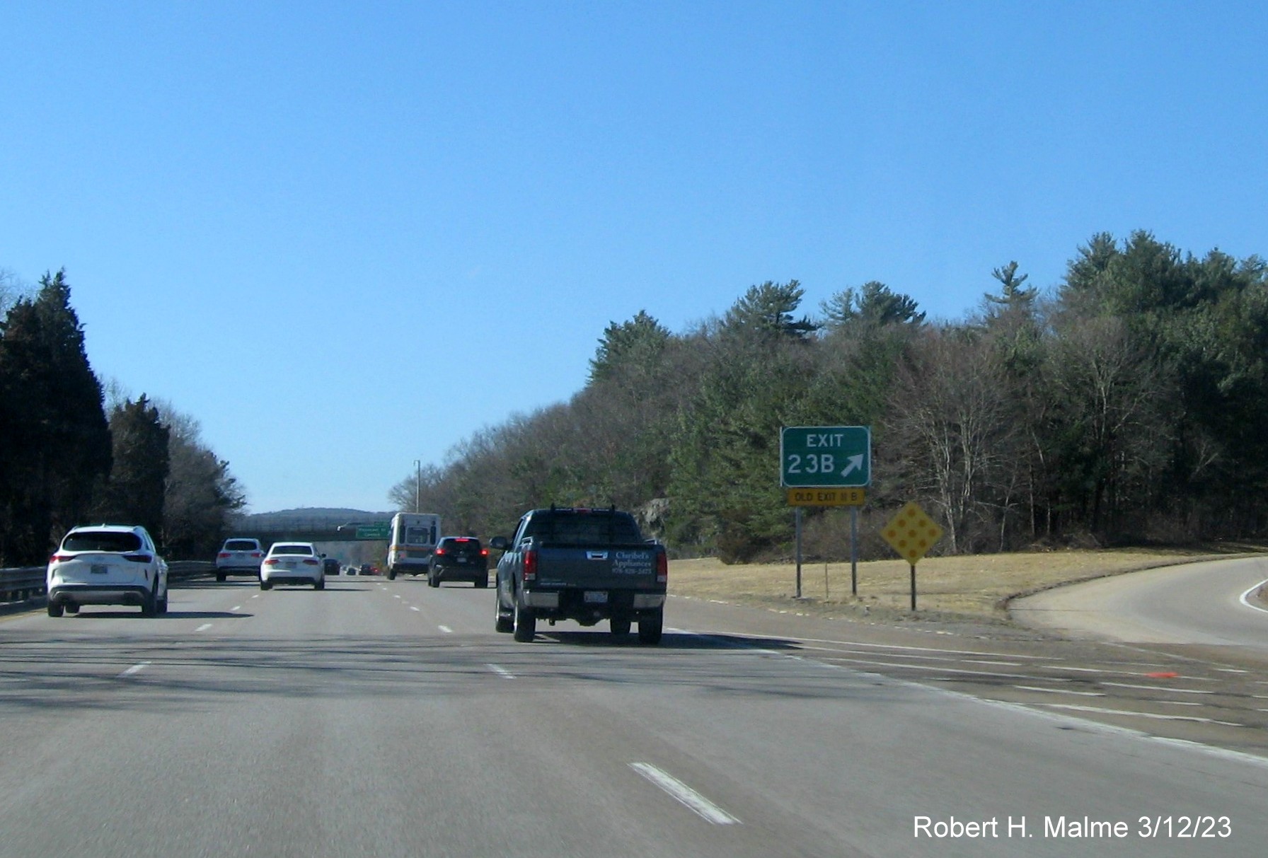 Image of new gore sign for Neponset Street East exit, March 2023