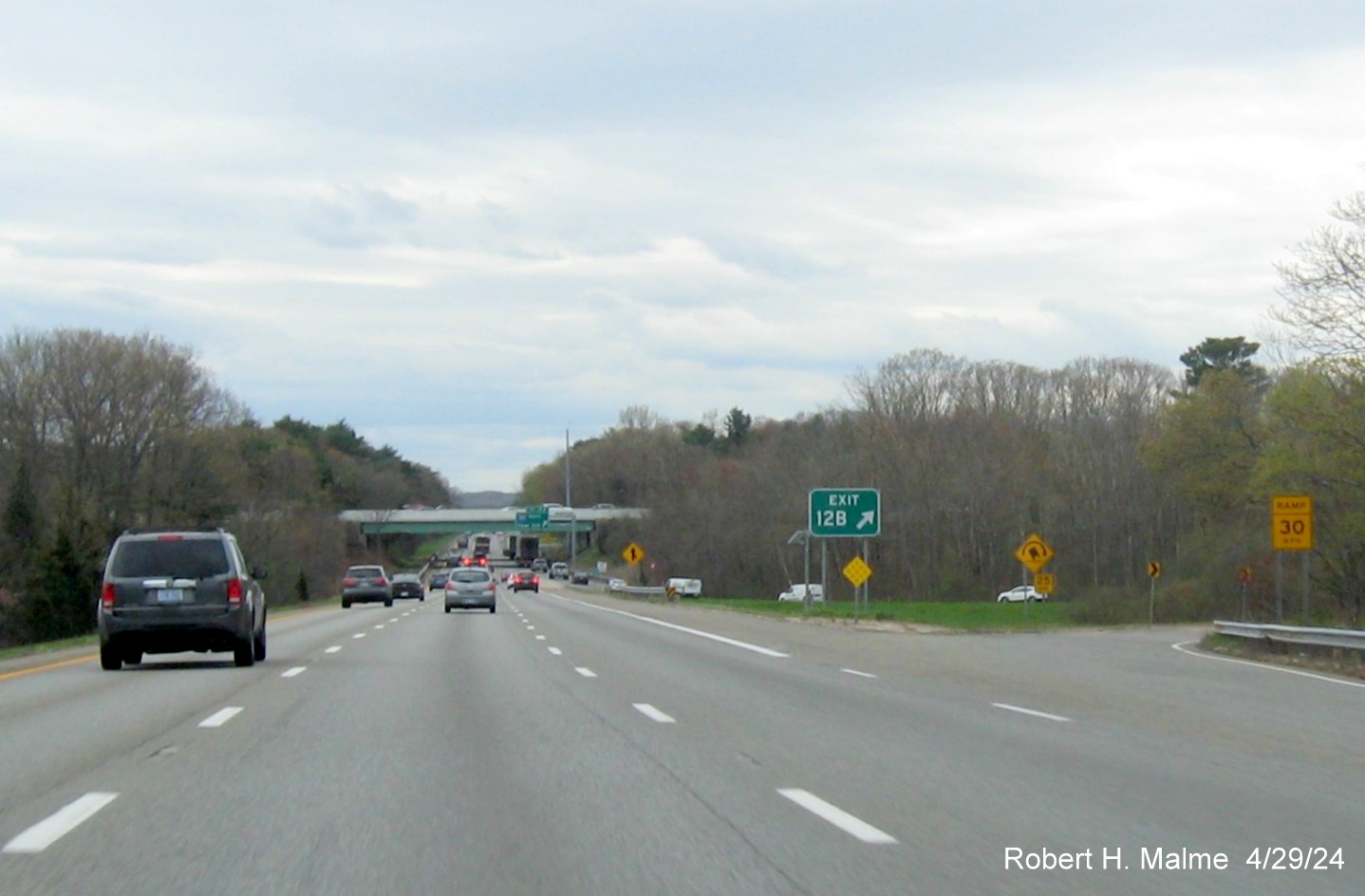 Image of new gore sign replacing ground mounted ramp/gore sign used after overhead sign was taken down in accident, April 2024