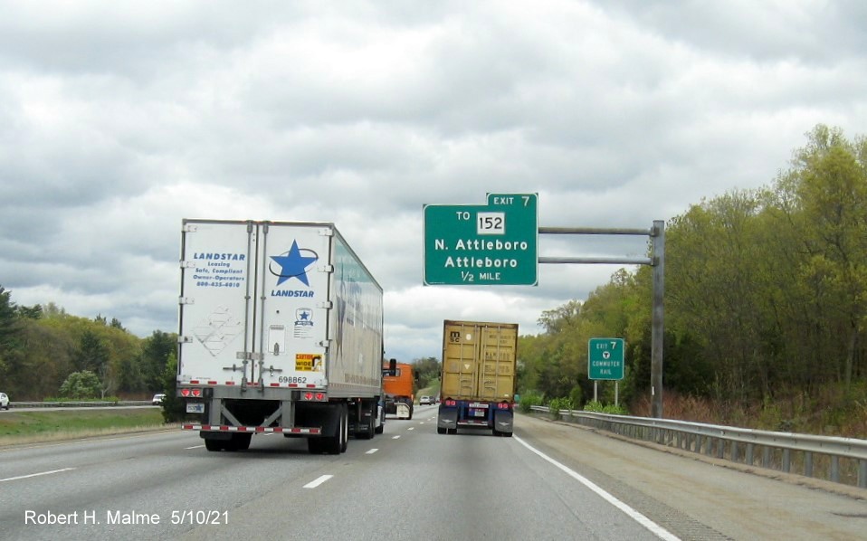 Image of 1/2 mile advance overhead sign for To MA 152 exit with new milepost based exit number on I-95 South in North Attleboro, May 2021