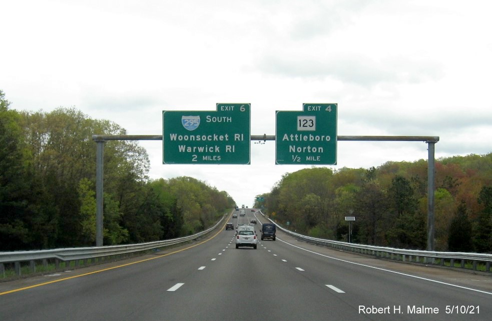 Image of overhead ramp sign for MA 123 exit with new milepost based exit number on I-95 North in Attleboro, May 2021