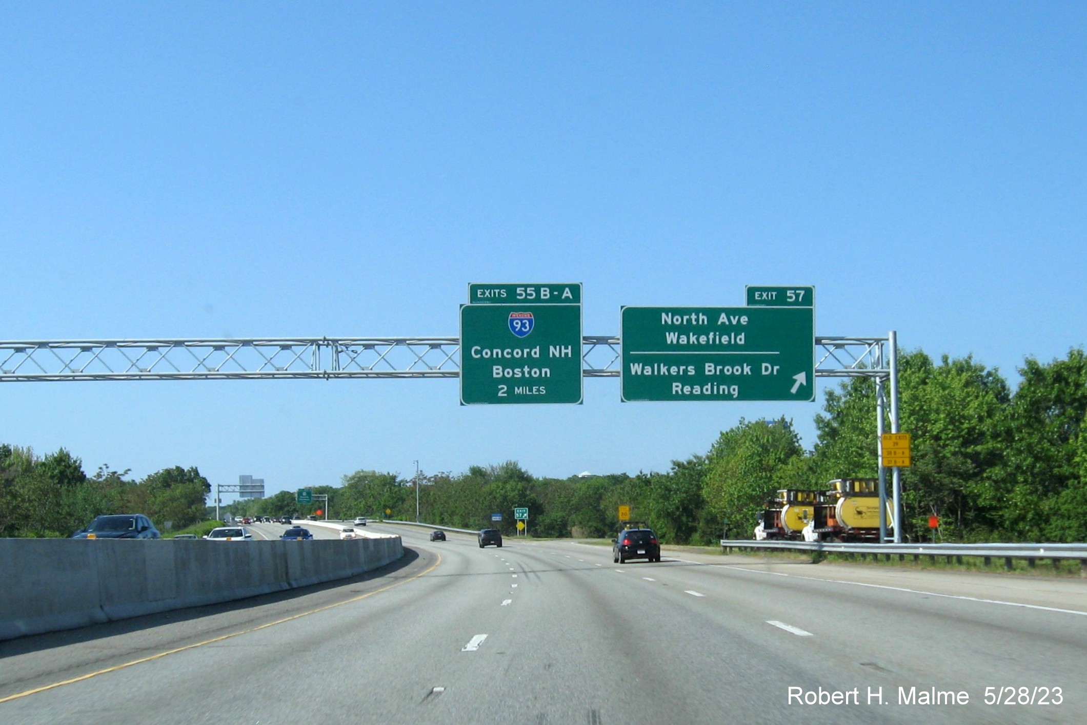 Image of recently placed 2 Mile advance overhead sign for the I-93 North exit with exit sign for the North 
        Avenue/Walkers Brook Drive exit on I-95/MA 128 South in Wakefield, May 2023