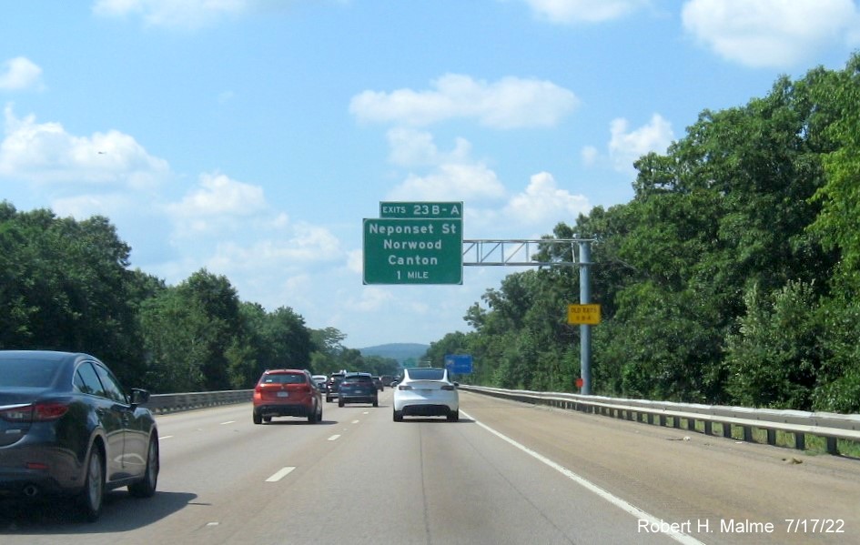 Image of newly placed 1 mile advance overhead sign for Neponset Street exits on I-95 South in Norwood, 
                                         July 2022