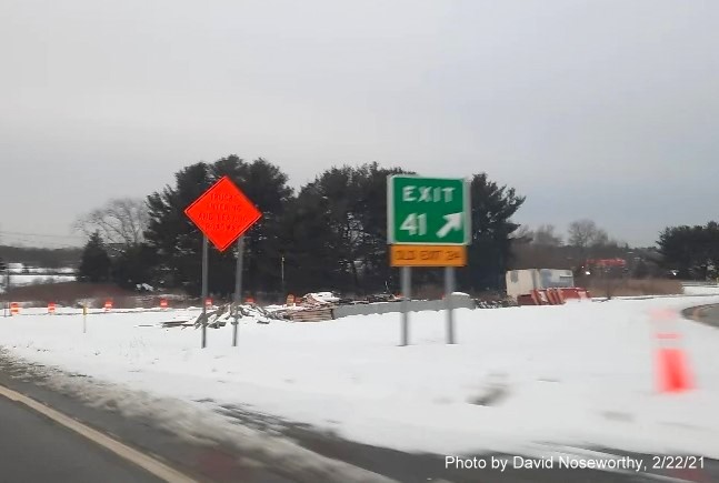 Image of gore sign for the Endicott Street exit with new milepost 
      based exit number and yellow old exit sign on the right support post on MA 128 South in Danvers, February 2021