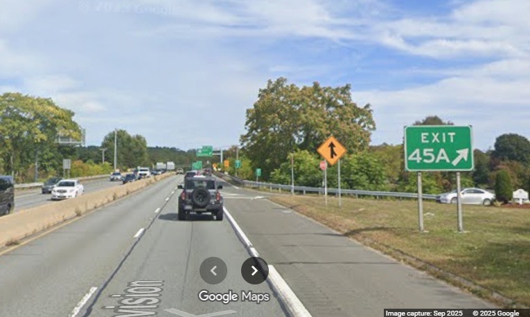Image of new gore sign for the South Route 1A exit on MA 128 North in Beverly, Google 
	Maps Street View, September 2025