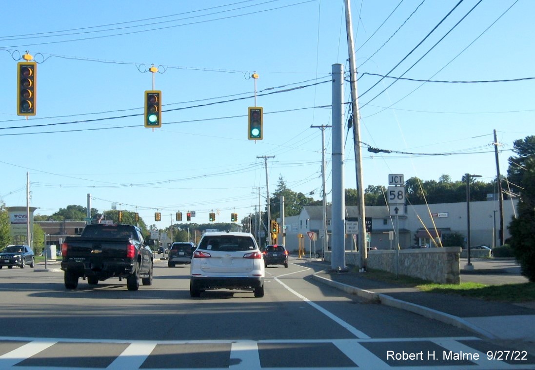 Image of newly placed Jct MA 58 trailblazer with misleading arrow on MA 18 South in South Weymouth, September 2022