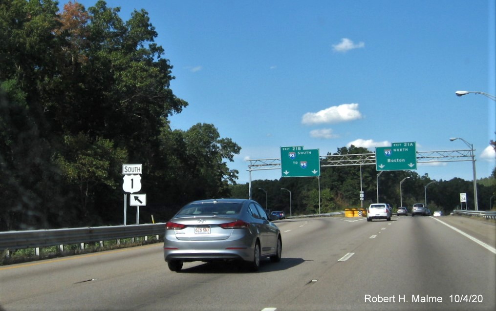 Image of recently placed South US 1 trailblazer approaching the I-93 ramps at the end of MA 24 North in Randolph, October 2020
