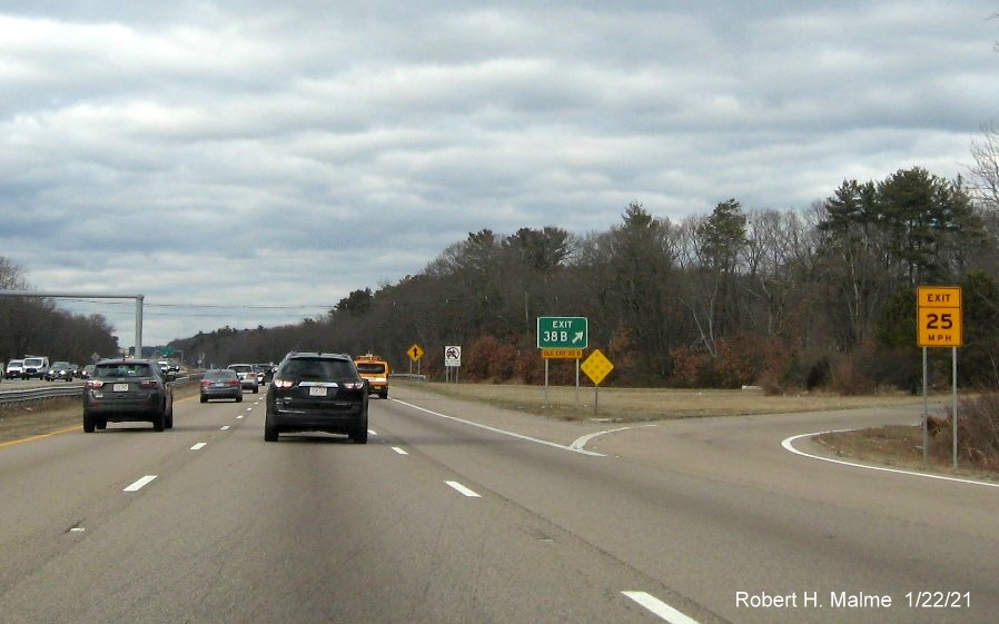 Image of gore sign for MA 139 East exit with new milepost based exit number and yellow old exit number sign below on MA 24 North in Stoughton, January 2021