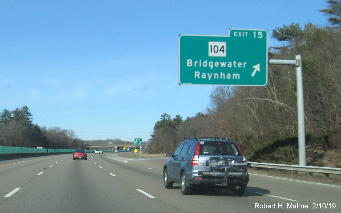 Image of new gore sign for MA 104 exit on MA 24 North in Bridgewater