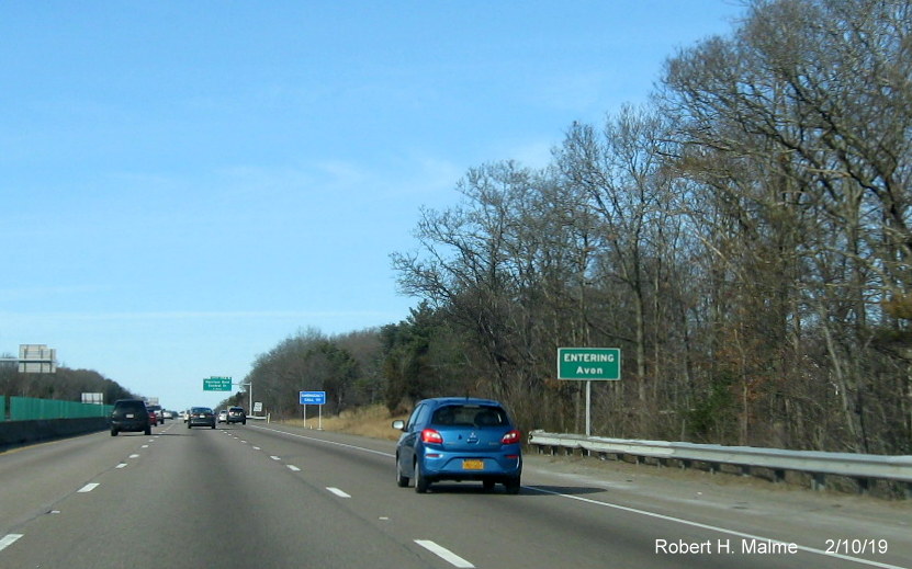 Image of newly installed town boundary sign for Avon on MA 24 North