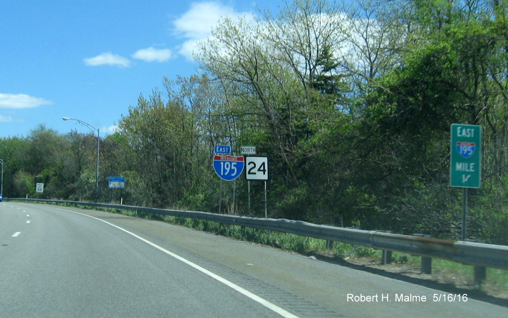 Image of East I-195 and North MA 24 reassurance markers in Fall River