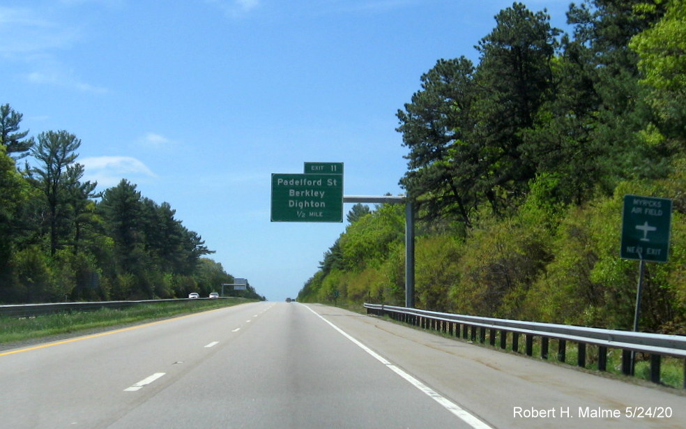 Image of recently placed 1/2 mile advance overhead sign for Padelford Street exit on MA 24 South in Berkley