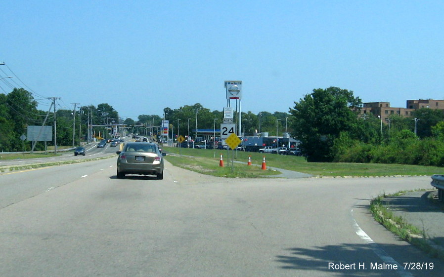 Image of MA 24 North trailblazer at onramp from MA 123 East in Brockton