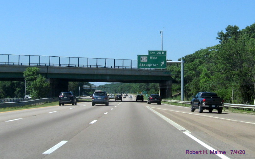 Image of newly placed overhead ramp sign for MA 139 West exit on MA 24 North in Stoughton, taken July 2020