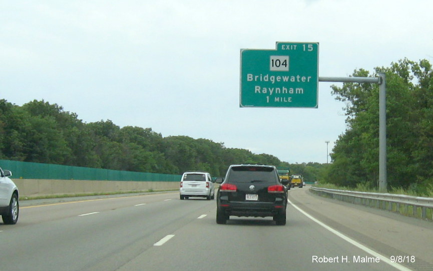 Image of 1-Mile advance overhead sign for MA 104 exit on MA 24 South in Bridgewater in Sept. 2018