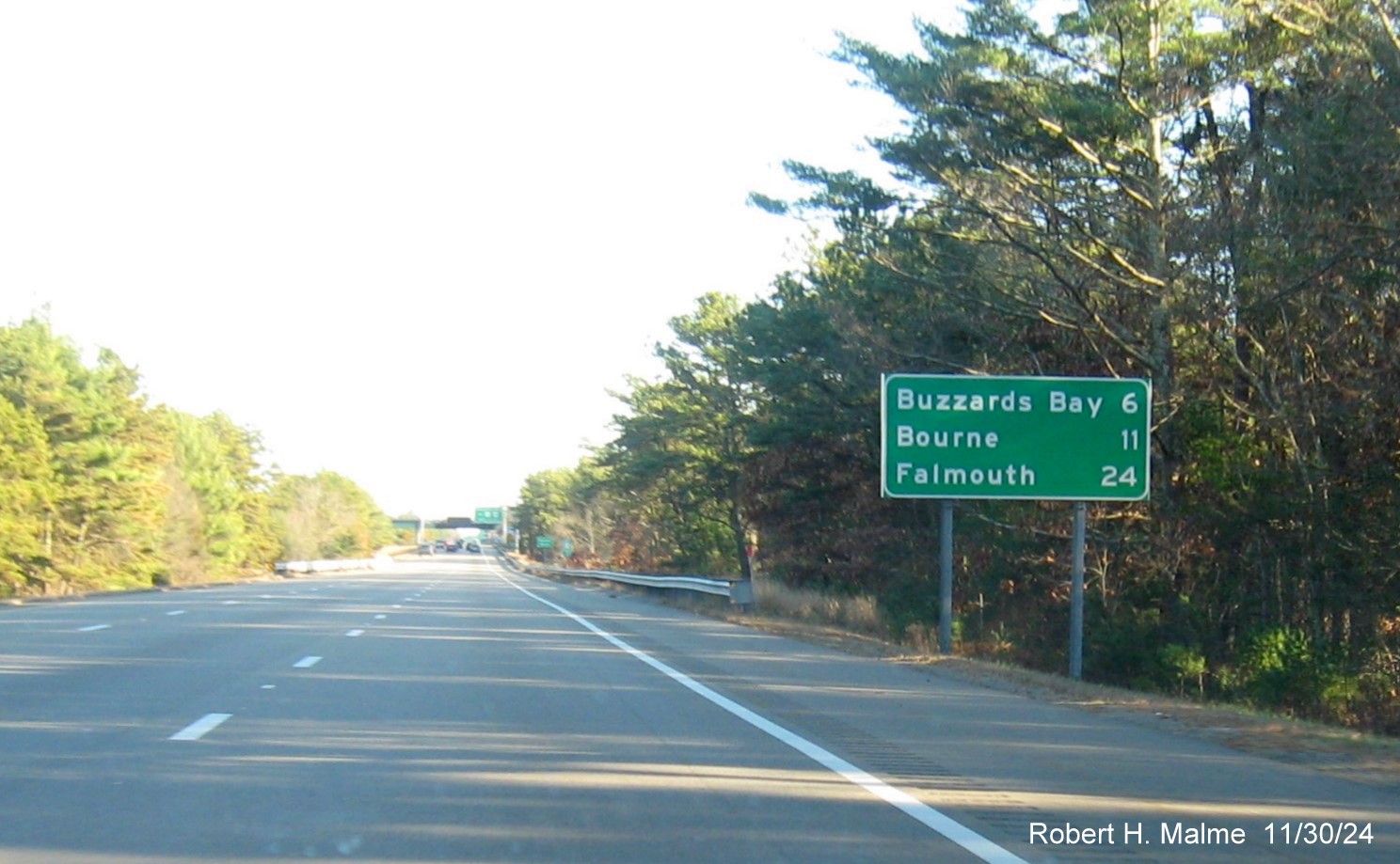 Image of advisory signage at the end of I-495 South and beginning of MA 25 East in Wareham, November 2024