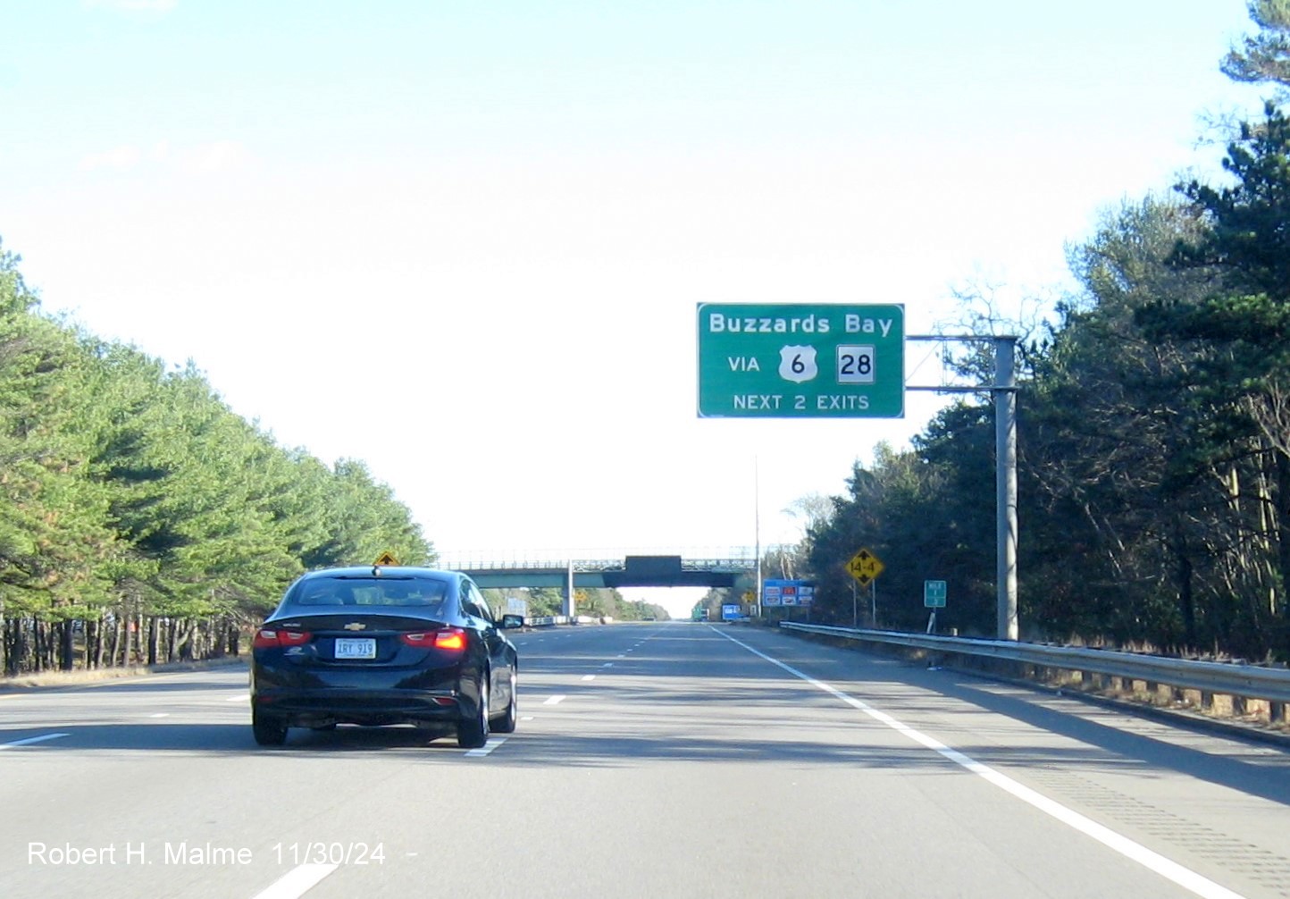 Image of newly placed overhead guide signage for US 6/MA 28 on MA 25 East in Wareham, November 2024