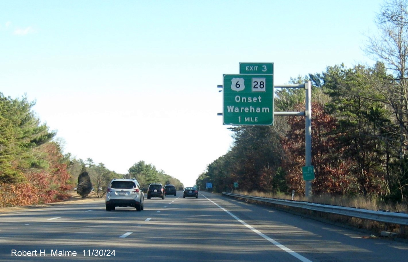 Image of recently placed 1 mile advance overhead sign for US 6/MA 28 exit on MA 25 East in Wareham, November 2024