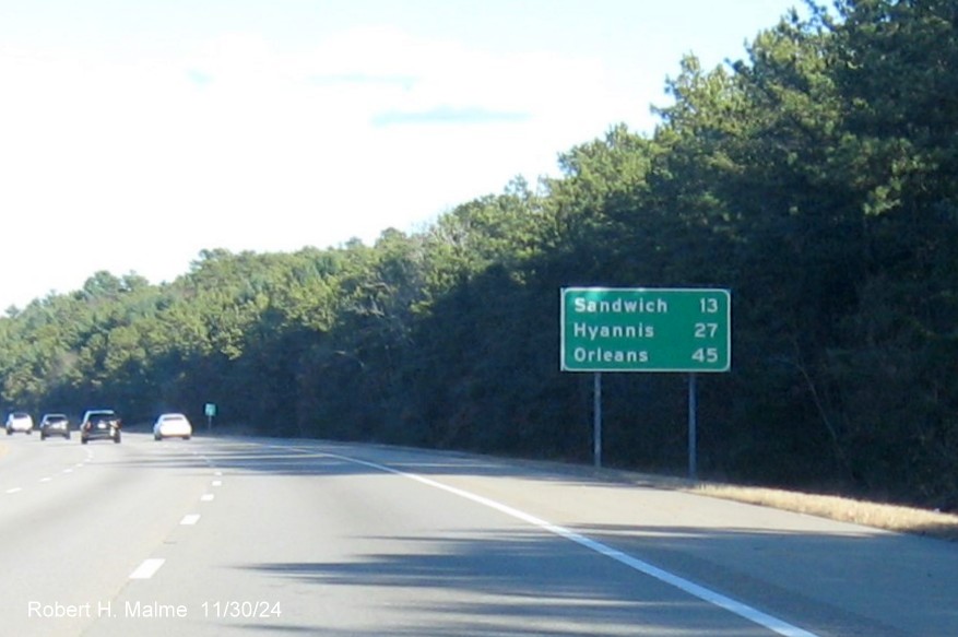 Image of newly placed post-interchange distance sign after US 6/MA 28 exit of MA 25 East in Wareham, November 2024