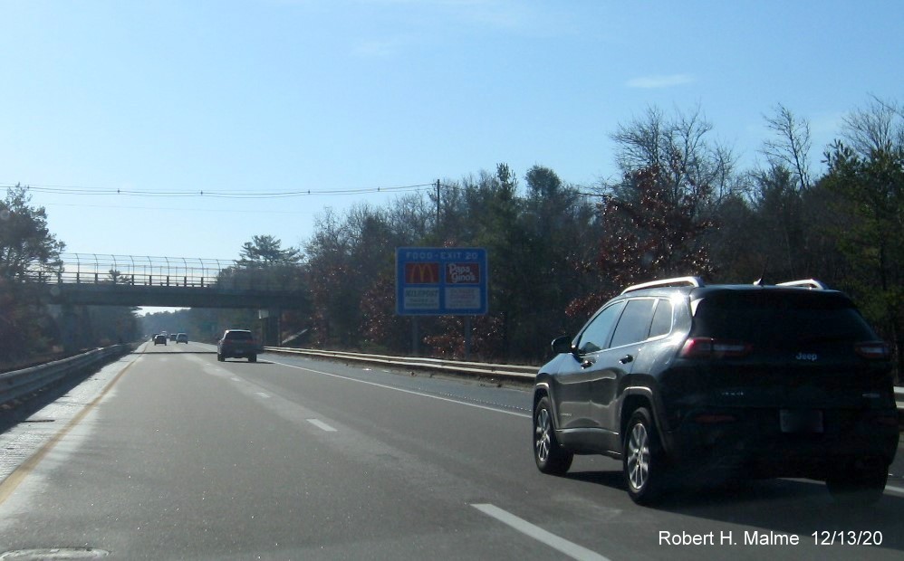 Image of the blue services sign for MA 3A to MA 53 exit with new milepost based exit number on MA 3 South in Duxbury, December 2020
