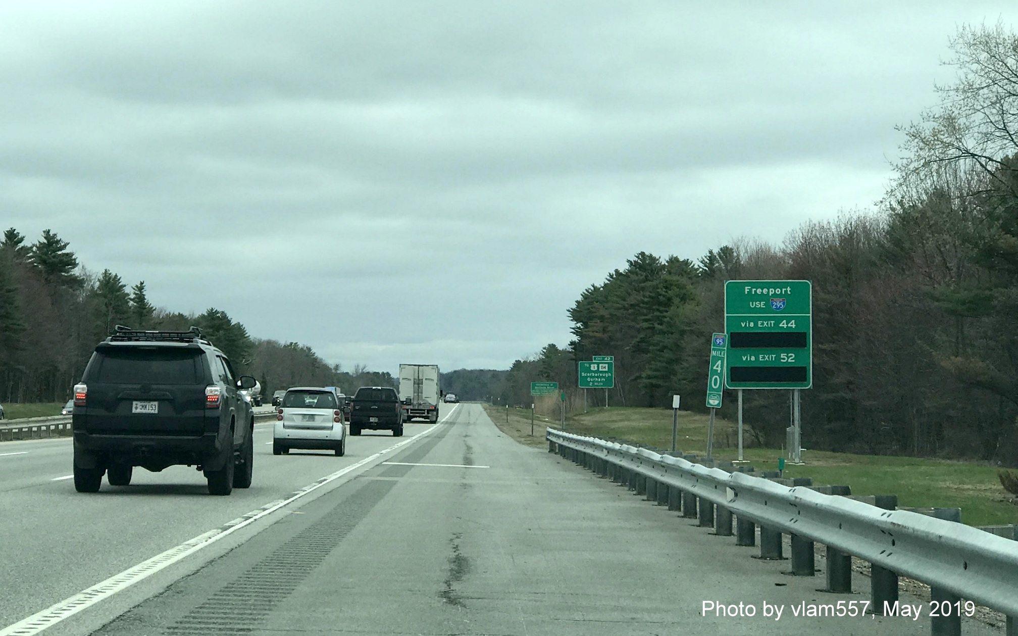 Image of newly installed travel time sign on I-95/Main Turnpike North after I-195/Saco exit, by vlam557