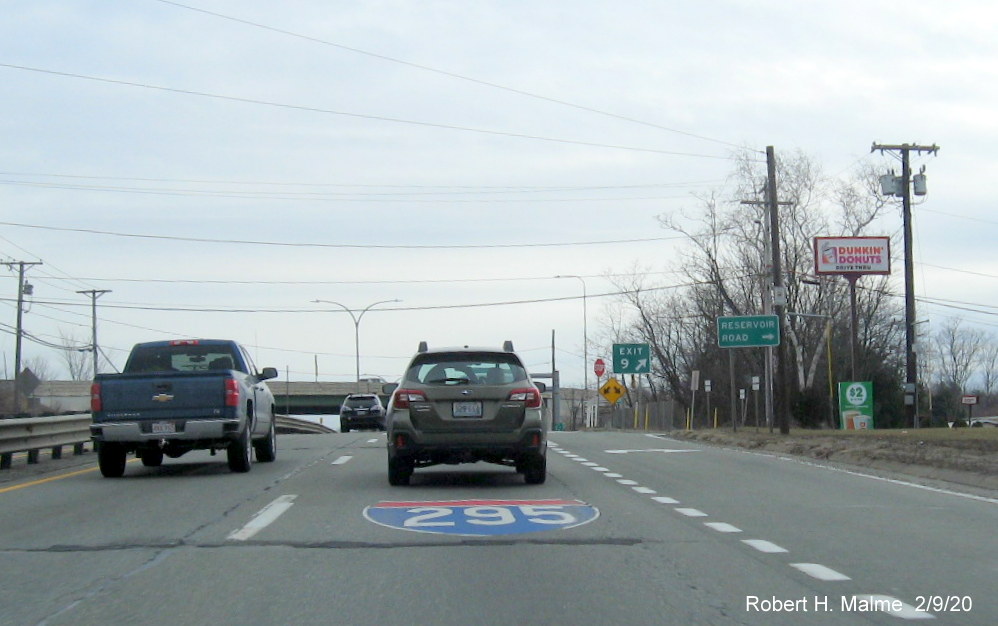 Image of new milepost based number gore sign at start of second section of RI 146 South Freeway in North Smithfield