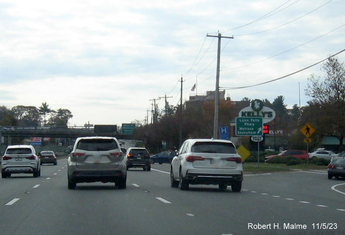 Image of recently placed ground mounted exit sign for the Lynn Fells Parkway exit on US 1 South in Saugus, November 2023