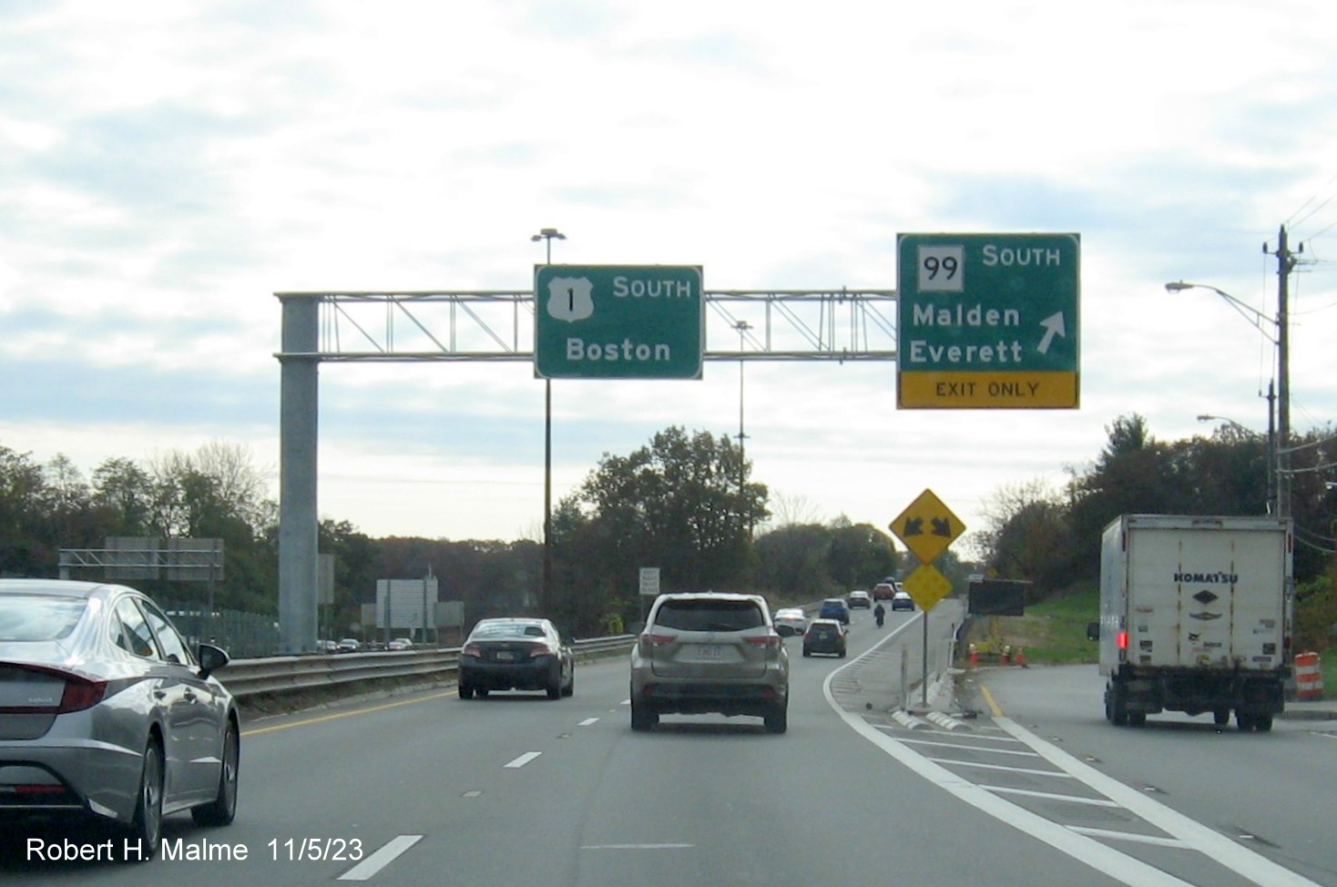 Image of recently placed overhead signs at the MA 99 exit on US 1 South in Malden, November 2023