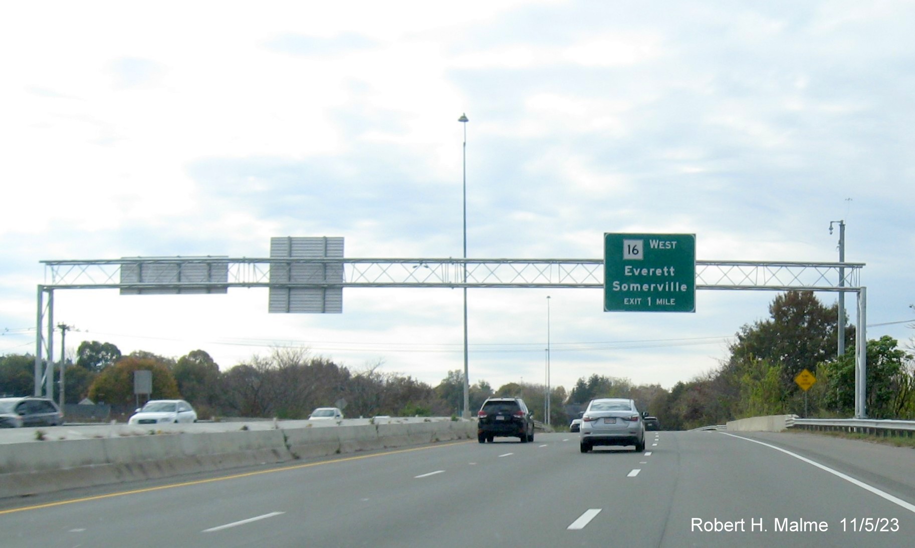 Image of recently placed 1 mile advance overhead sign for MA 16 exit on US 1 South in Revere, November 2023