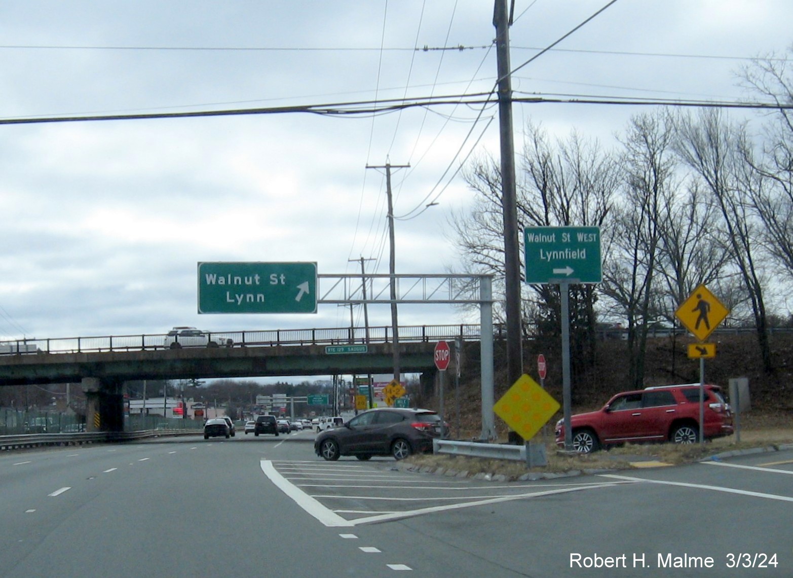 Image of recently placed overhead ramp sign for Walnut Street exit on US 1 South in Lynnfield, March 2024