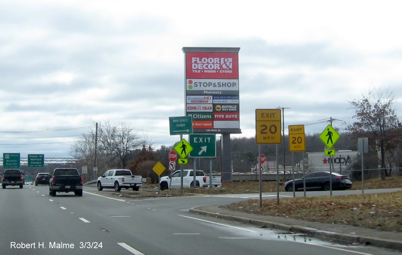 Image of recently placed gore sign for second Main Street exit on US 1 South in Saugus, March 2024