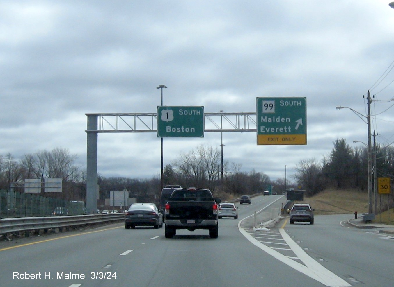 Image of recently placed overhead sign at ramp for MA 99 South exit on US 1 South in Saugus, March 2024