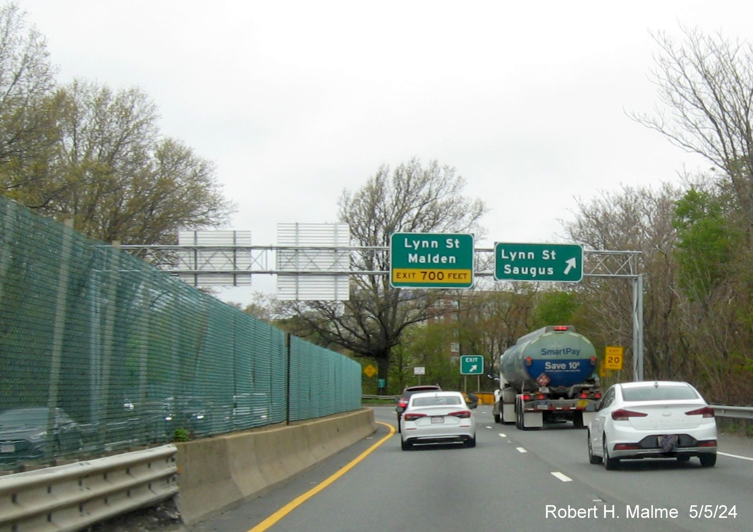 Image of overhead signage at ramp for first Lynn Street exit on US 1 North in Revere, May 2024