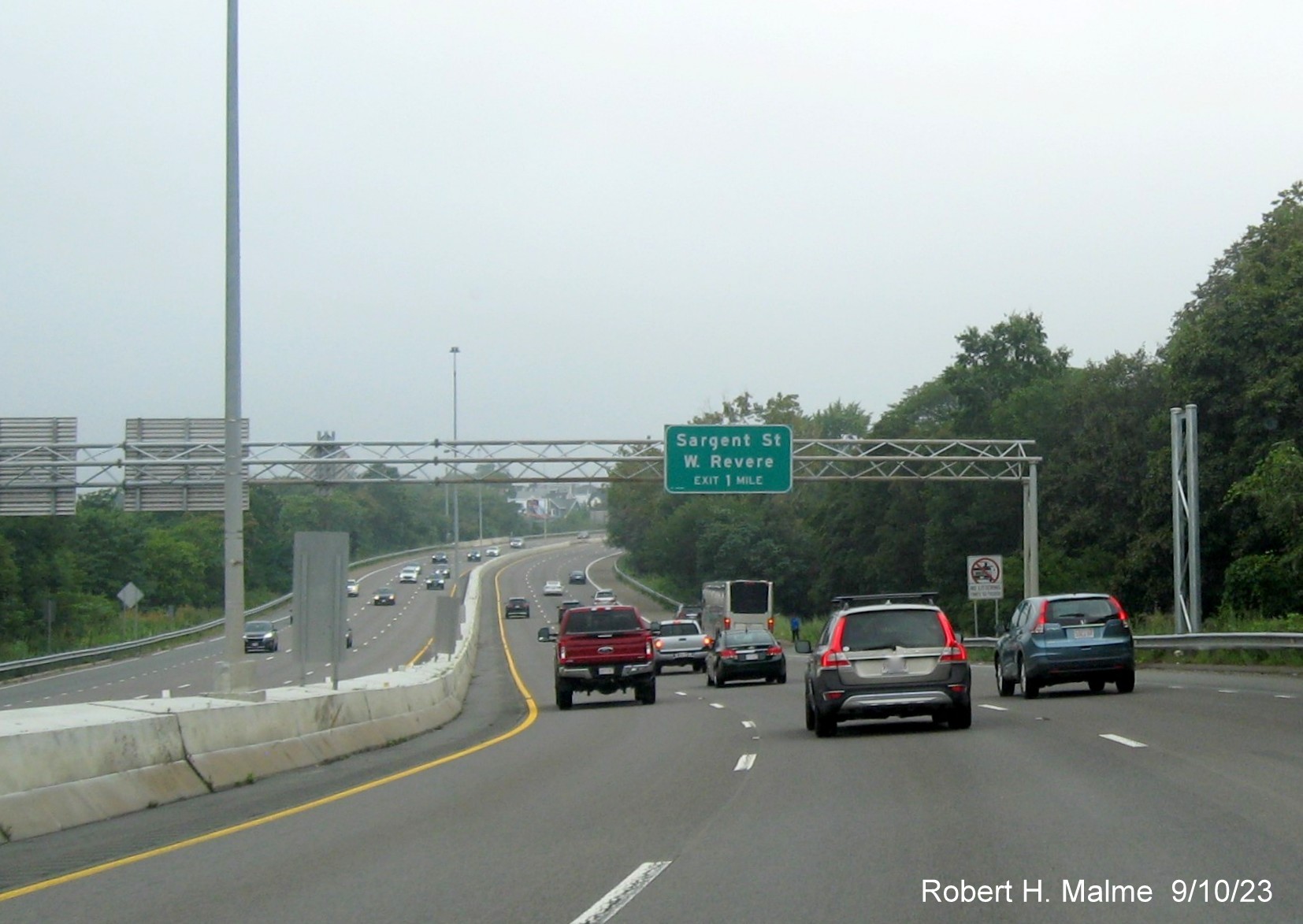 Image of new overhead sign support post for Sargent Street exit on US 1/Northeast Expressway North in Revere, September 2023