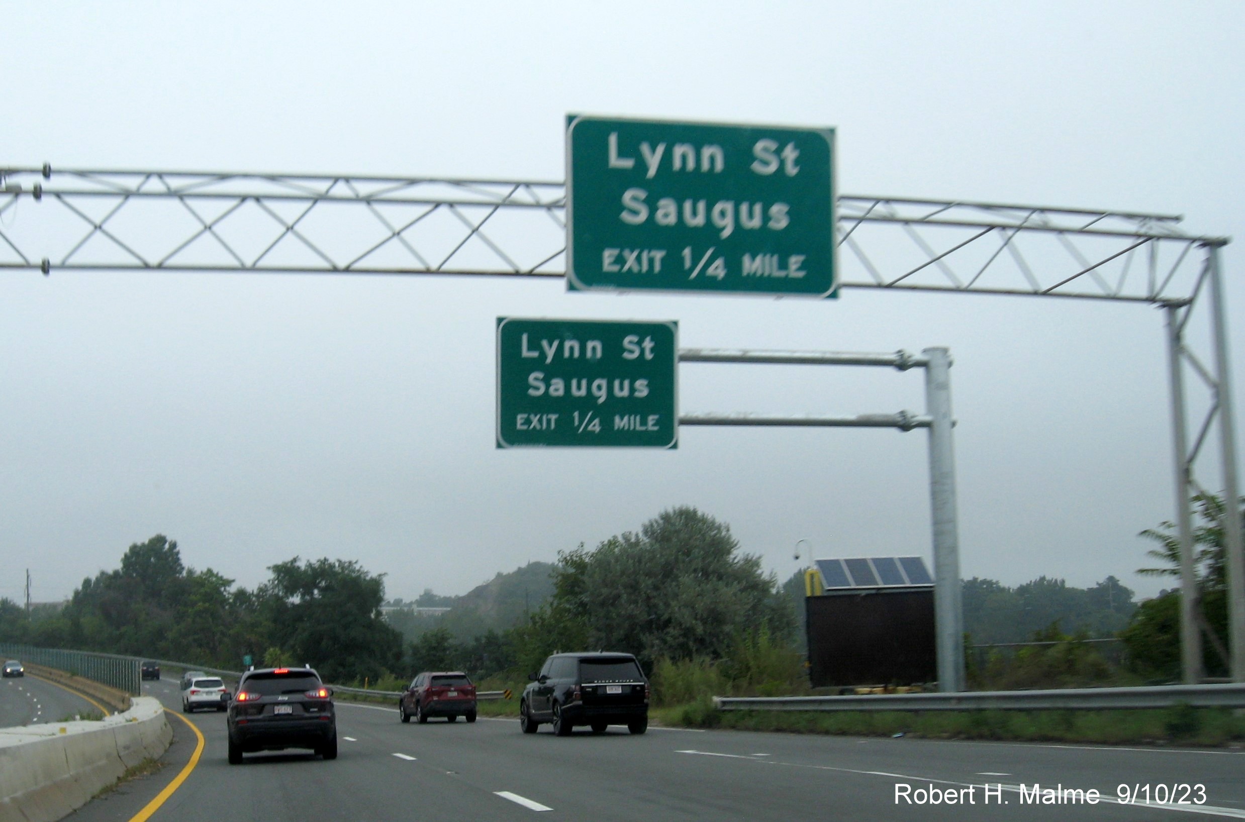 Image of new 1/4 Mile advance overhead sign for Salem Street exit on US 1/Northeast Expressway North in Malden, September 2023