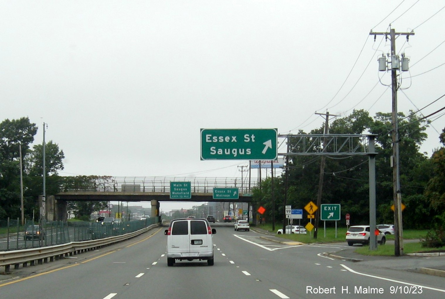 Image of new overhead ramp sign for Essex Street exit on US 1 North in Saugus, September 2023