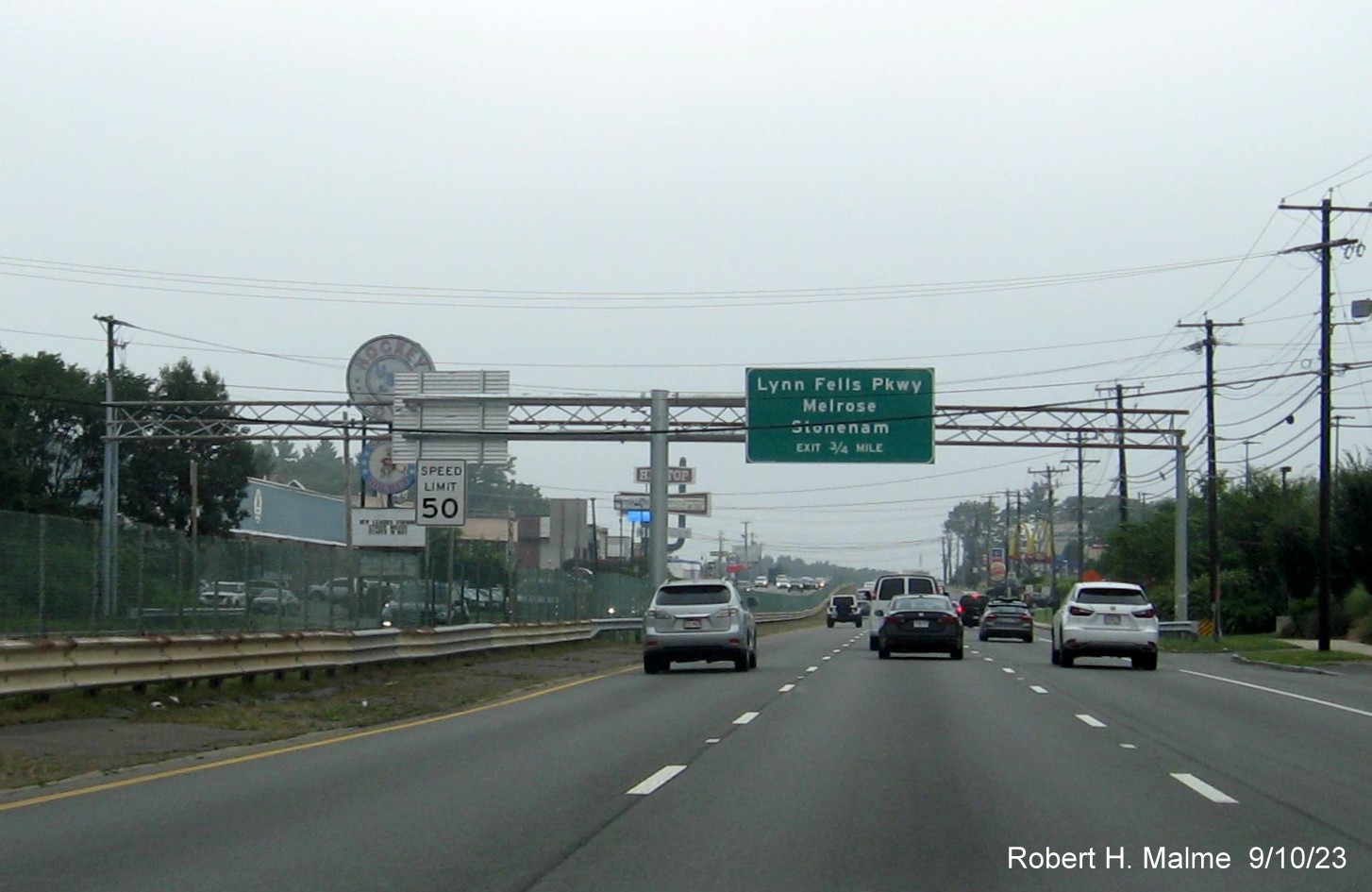 Image of new 3/4 Mile advance overhead sign for Lynn Fells Parkway exit on US 1 North in Saugus, September 2023
