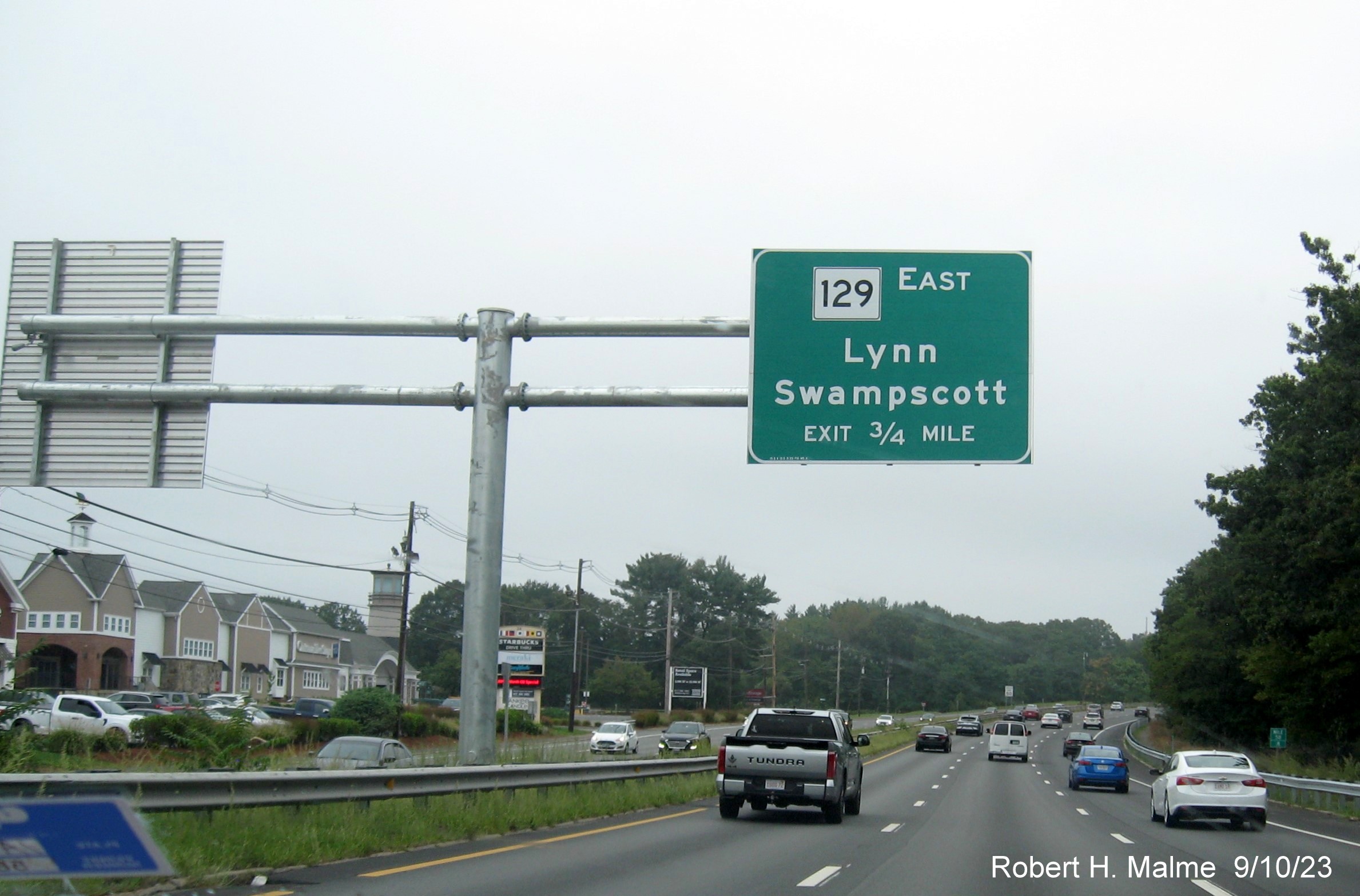 Image of new overhead median cantilever 3/4 Mile advance sign for the MA 129 East exit on US 1 North in Lynnfield, September 2023