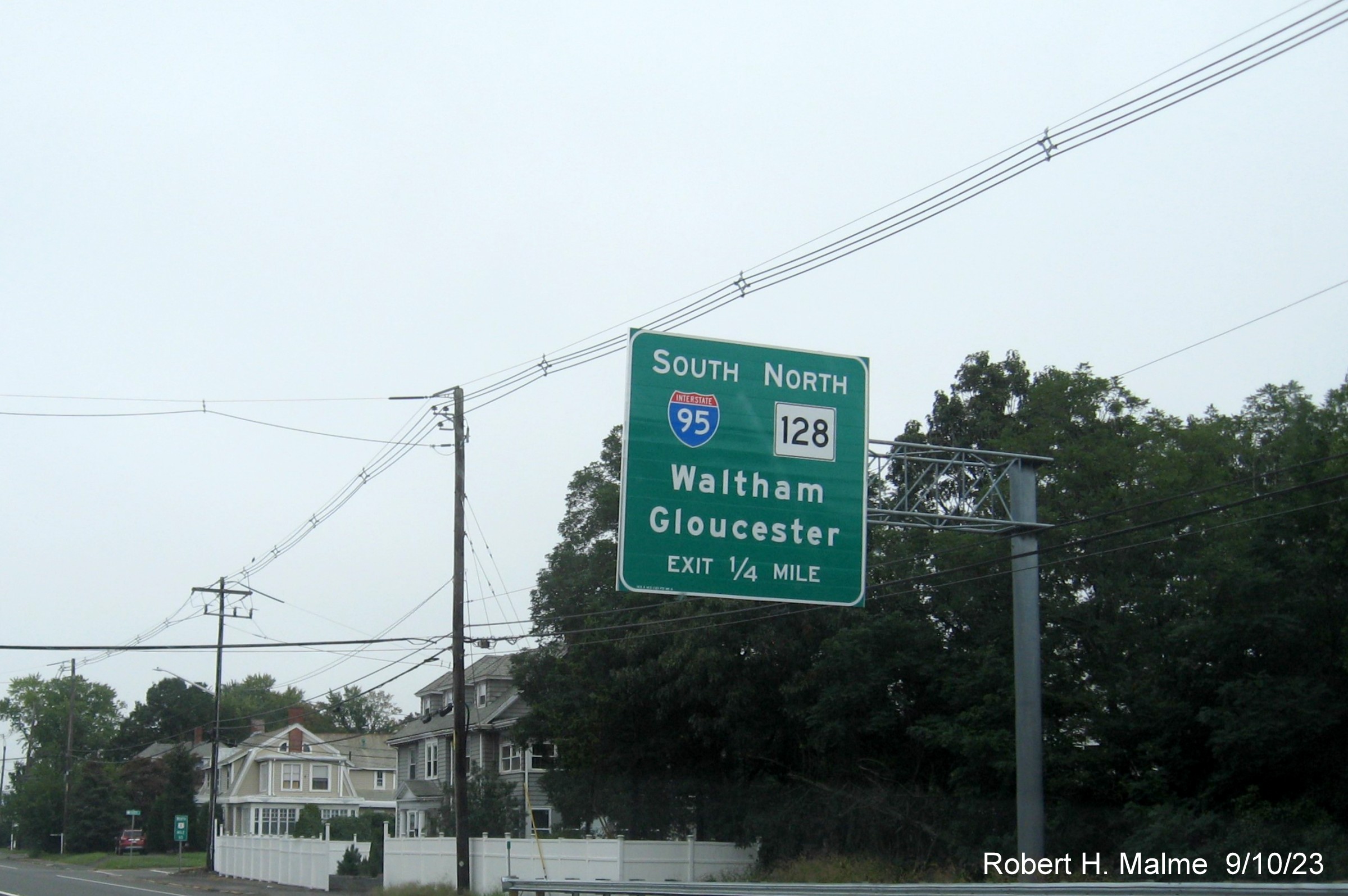 Image of new 1/4 Mile overhead sign for the I-95 South/MA 128 North exit on US 1 North in Lynnfield, September 2023