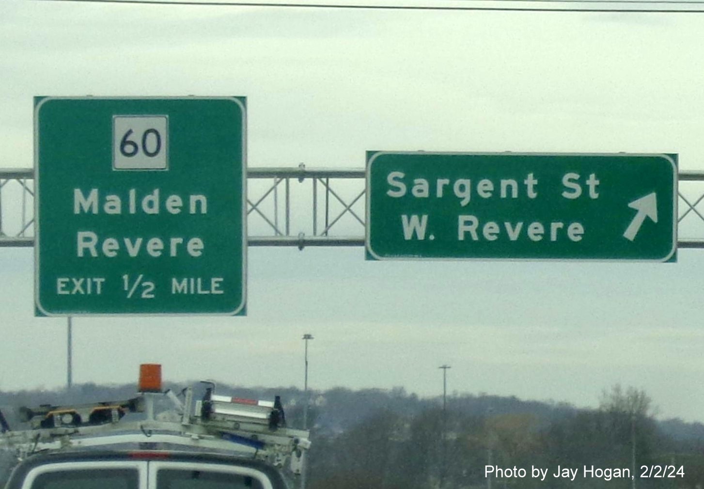 Image of recently placed overhead advance and ramp signs at Sargent Street exit on US 1 North in Revere, by Kevin Manfra, February 2024